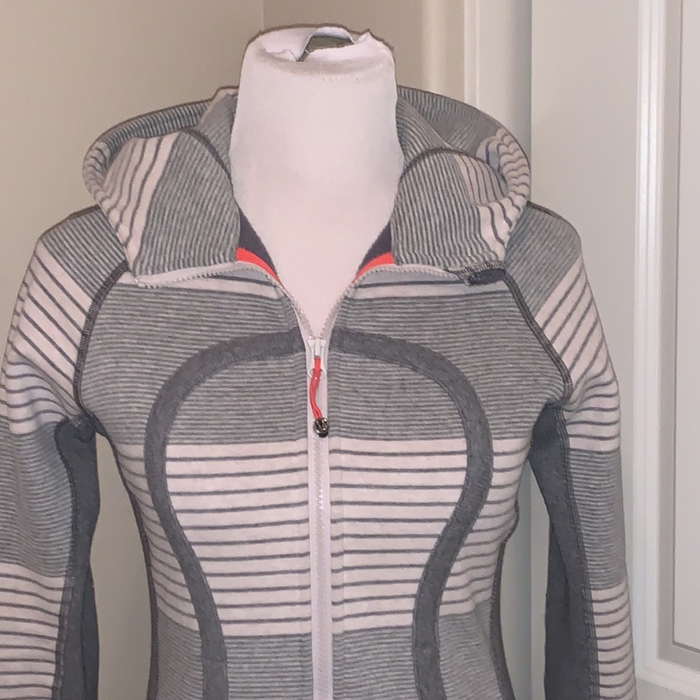 LULULEMON SIZE 4 GORGEOUS ZIPPERED HOODED THICK JACKET - Picture 2 of 13